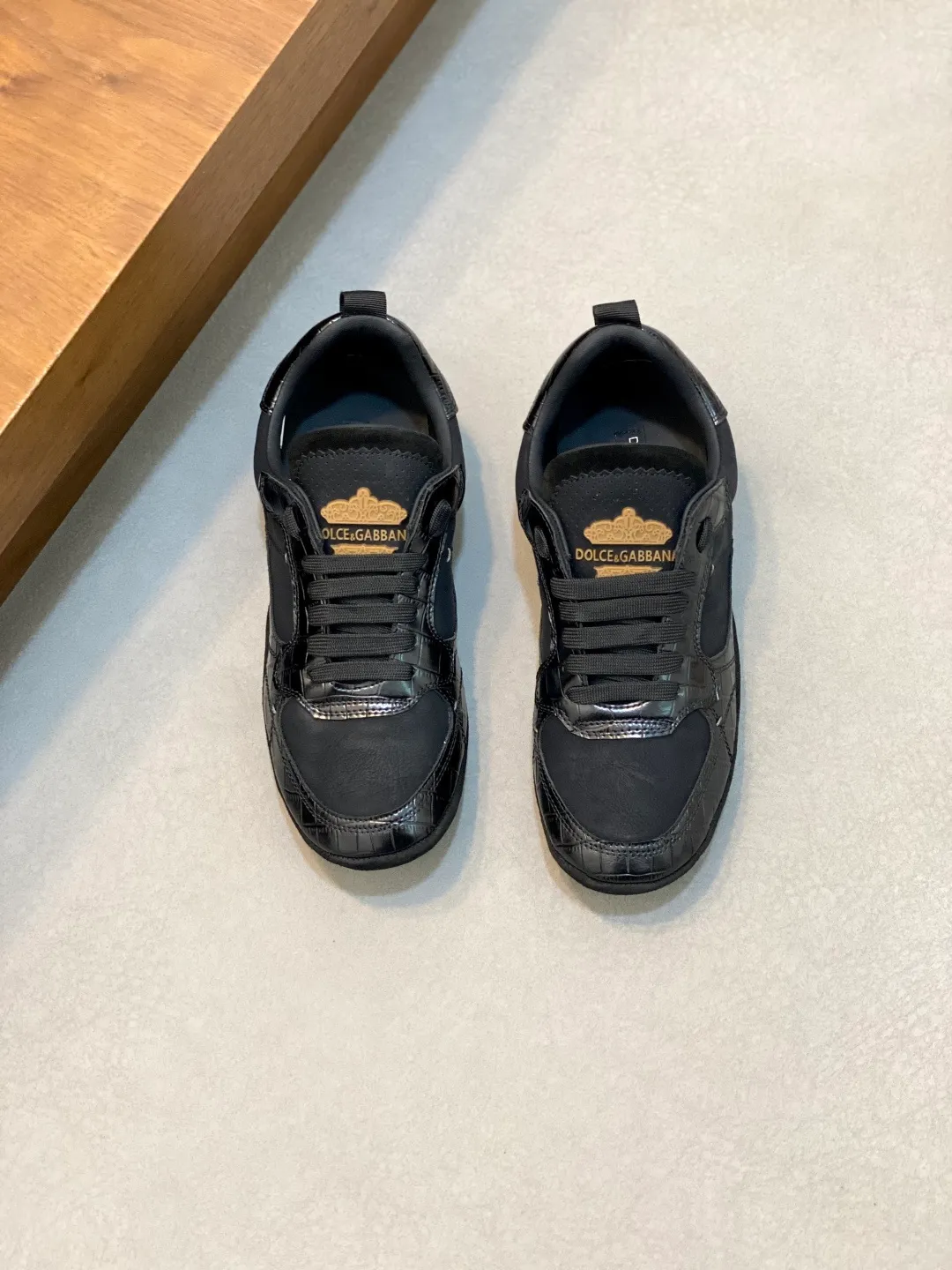 Men's shoes 💰580 2025👉D&G calfskin logo men's casual shoes. As a symbol of exquisite craftsmanship and exquisite details, it is newly embellished with the electroplated DG logo, and high-frequency technology creates a three-dimensional silhouette. Imported cowhide upper + cowhide lining + original rubber outsole 😎😎😎, hand-sewing technology, a must-have item for summer ✈️✈️✈️ Size: 39-44 (38.45 46 customized)